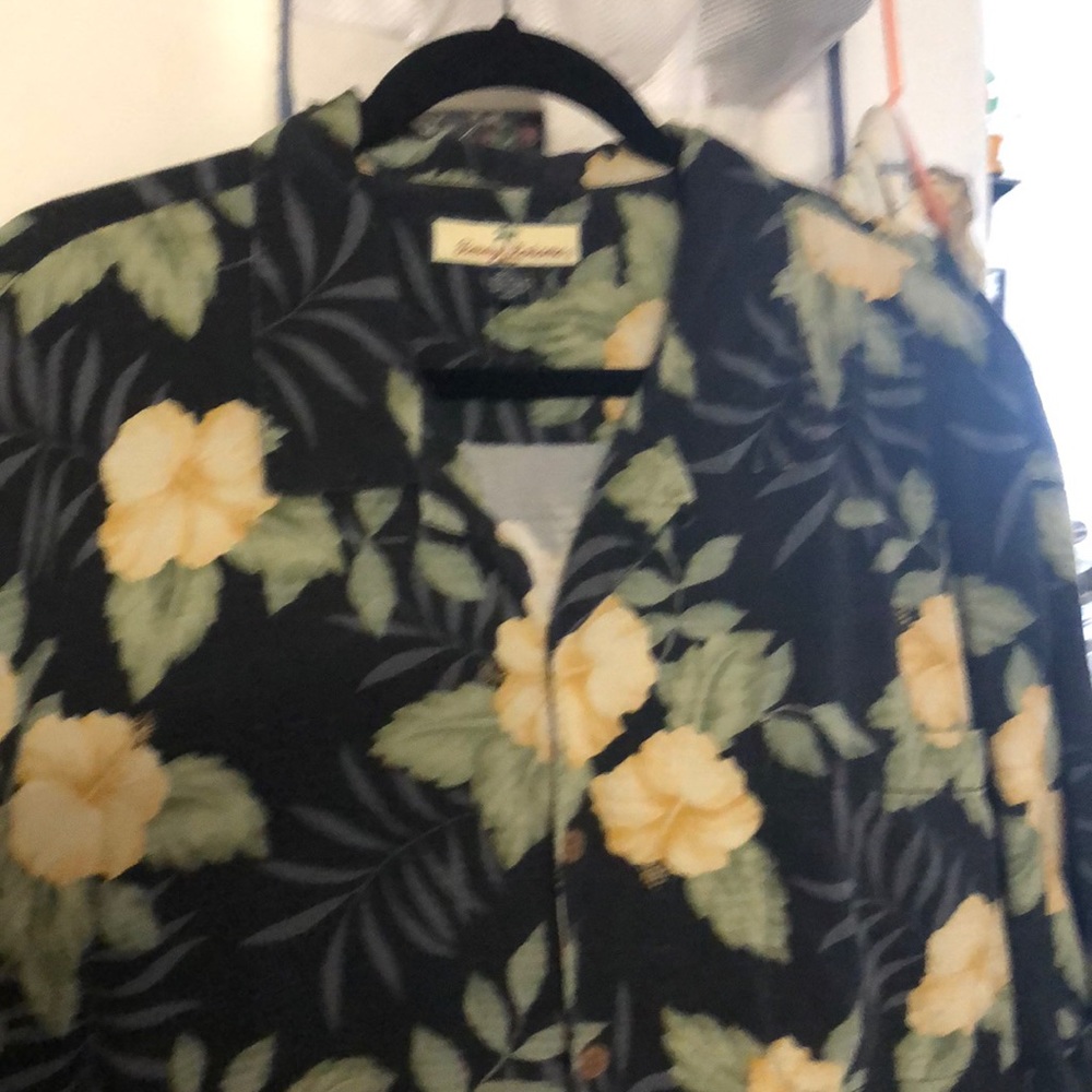 MEMS TOMMY BAHAMA BUTTON DOWN SHIRT